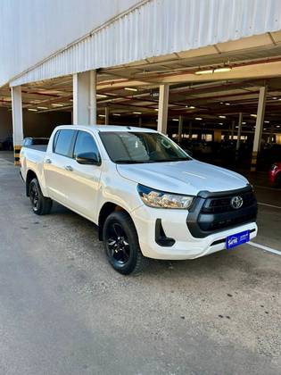 TOYOTA HILUX 2.8 D-4D TURBO DIESEL CD POWER PACK 4X4 MANUAL TOYOTA HILUX 2.8 D-4D TURBO DIESEL CD POWER PACK 4X4 MANUAL